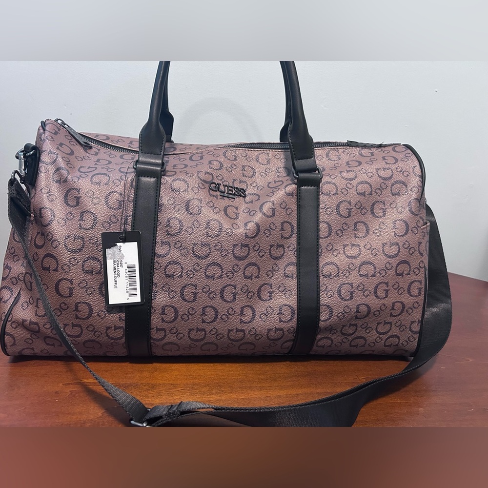 Guess Mens Mocha Logo Travel/Duffle with detachable adjustable Crossbody strap.